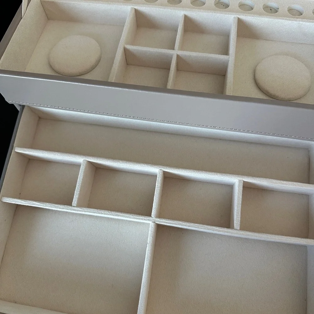 WOLF Sophia Large Mink Leather Jewelry Box Organizer with Silver Accents - Picture 5 of 9